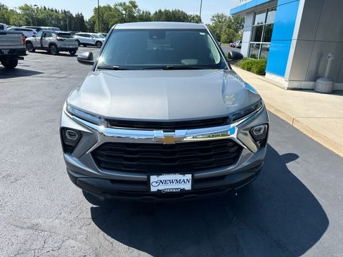 Used 2024 Chevrolet TrailBlazer LS w/ LS Convenience Package FWD image 2