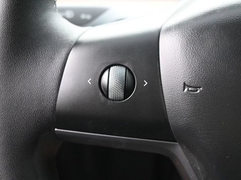 Used 2024 Tesla Model Y Long Range AWD/4WD image 18