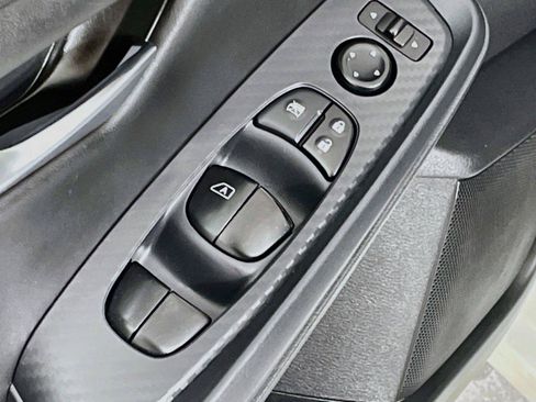 Used 2024 Nissan Sentra SV FWD image 19