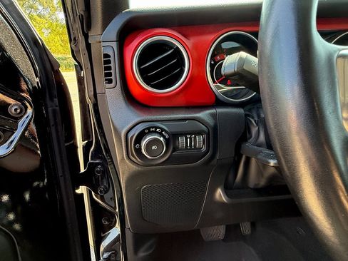 Used 2022 Jeep Wrangler Unlimited Rubicon w/ Cold Weather Group image 14