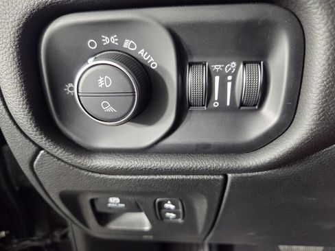 Used 2025 RAM 1500 Big Horn RWD image 19