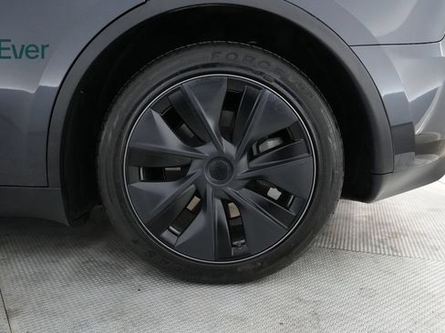Used 2024 Tesla Model Y Long Range RWD image 9