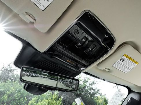 New 2026 Land Rover Range Rover Long Wheelbase SE AWD/4WD image 34