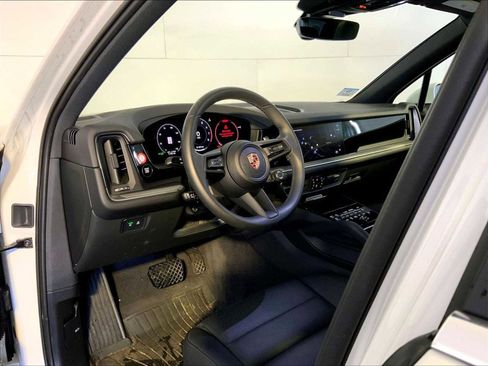 Certified 2026 Porsche Cayenne AWD/4WD image 4