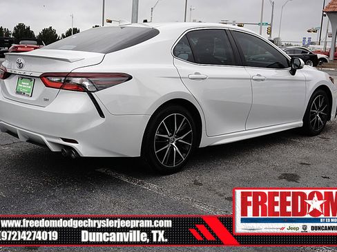 Used 2024 Toyota Camry SE image 5