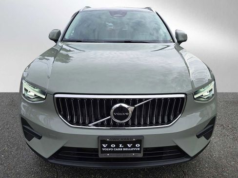 Used 2025 Volvo XC40 B5 Core image 8