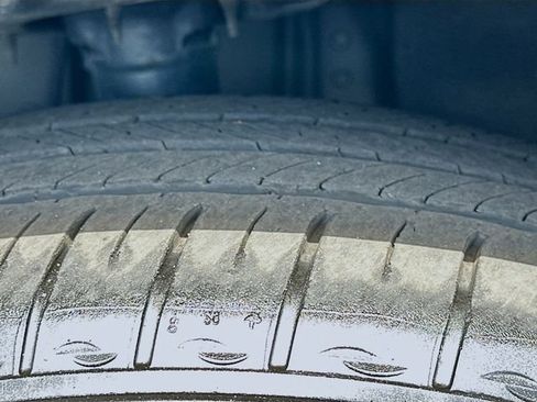 Used 2025 Genesis GV70 2.5T AWD/4WD image 33
