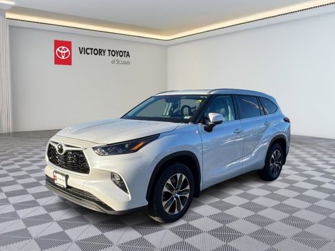 Used 2023 Toyota Highlander XLE image 11