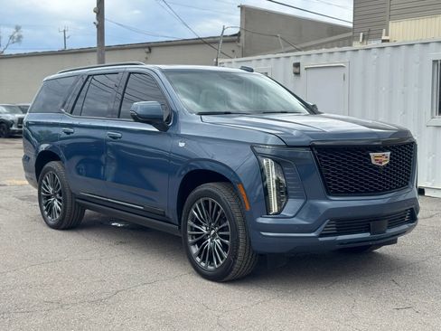 Used 2025 Cadillac Escalade Sport Platinum w/ LPO, Floor Liner Package AWD/4WD image 3
