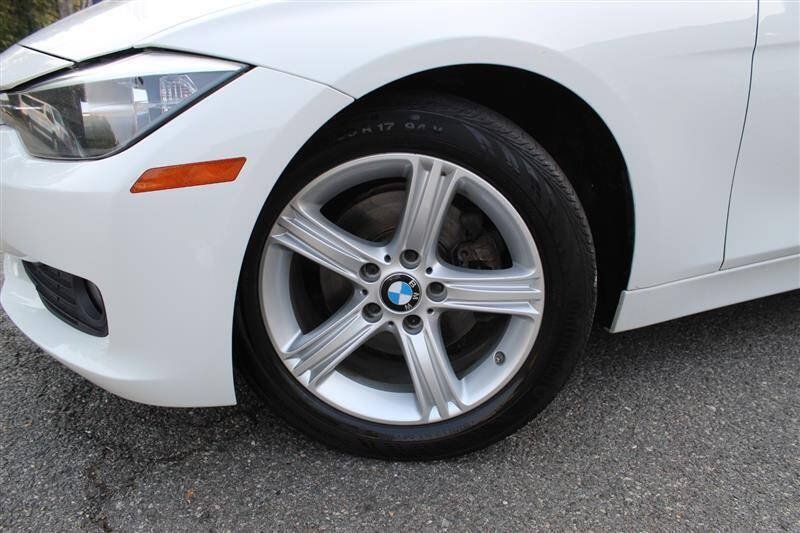 Used 2014 BMW 320i xDrive Sedan AWD/4WD image 9