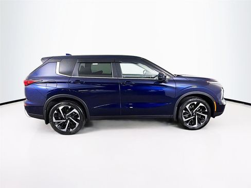 Used 2024 Mitsubishi Outlander SE image 8