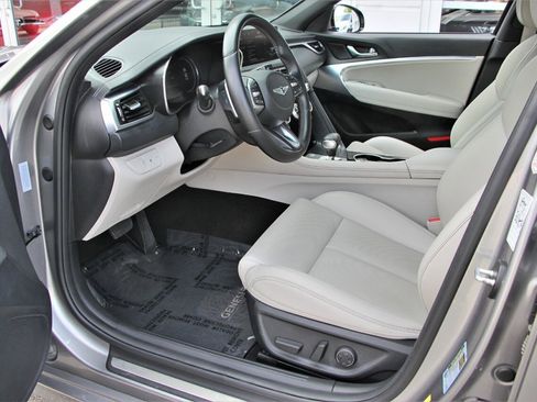Used 2022 Genesis G70 2.0T image 18