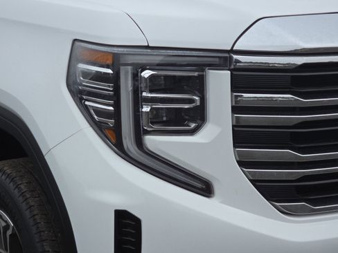 Used 2024 GMC Sierra 1500 SLT image 44