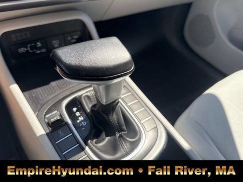 Used 2024 Hyundai Kona SEL image 25