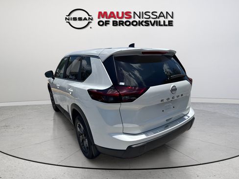 Used 2026 Nissan Rogue SV FWD image 8