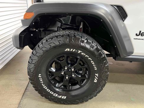 Used 2023 Jeep Wrangler Sport AWD/4WD image 15