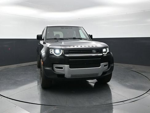 Used 2025 Land Rover Defender 110 S AWD/4WD image 5