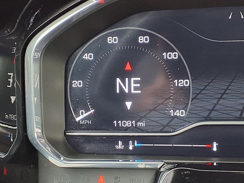 Used 2025 GMC Sierra 2500 SLT w/ SLT Convenience Package image 38