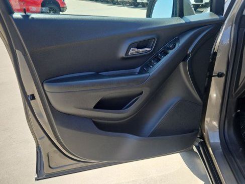 Used 2021 Chevrolet Trax LS AWD/4WD image 20