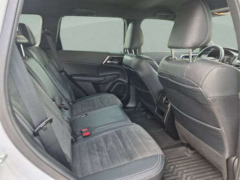 Used 2023 Mitsubishi Outlander SE Black Edition AWD/4WD image 17