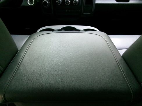 Used 2019 RAM 1500 Tradesman w/ Chrome Appearance Group RWD image 16