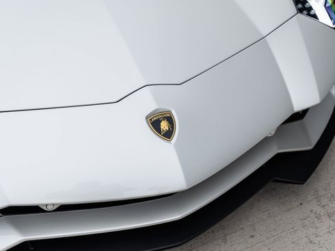 Used 2018 Lamborghini Aventador S image 22