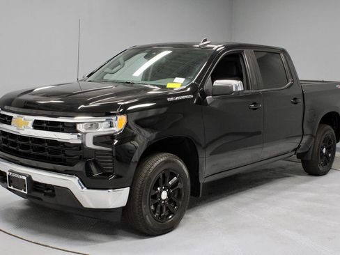 Used 2022 Chevrolet Silverado 1500 LT AWD/4WD image 9