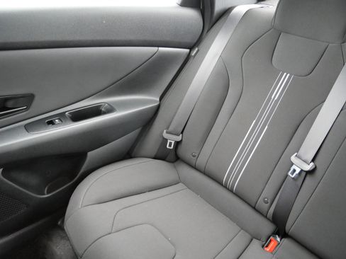 Certified 2025 Hyundai Elantra Sport image 12