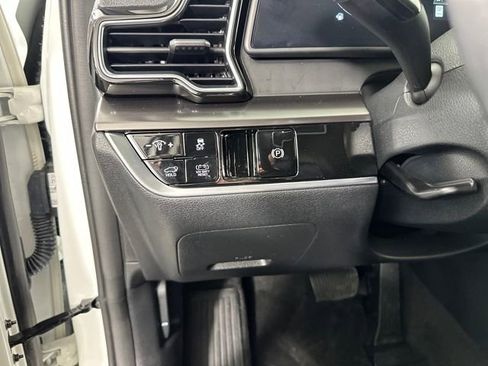 Used 2024 Kia Sportage EX w/ EX Premium Package image 19