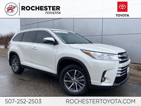 Certified 2019 Toyota Highlander XLE image 1