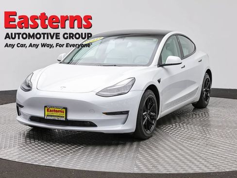 Used 2023 Tesla Model 3 Standard Range RWD image 1