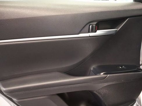 Used 2018 Toyota Camry LE FWD image 29