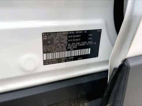 Used 2025 Toyota RAV4 LE image 33