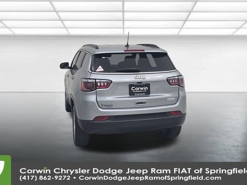 Used 2022 Jeep Compass Latitude image 12