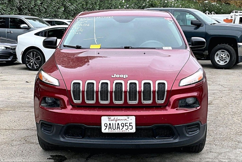 Used 2016 Jeep Cherokee Sport FWD image 2