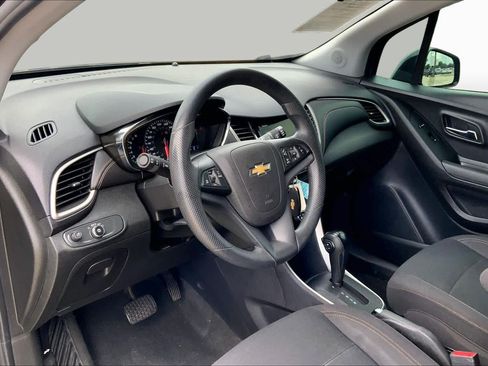 Used 2019 Chevrolet Trax LS w/ Tint and Cruise Package AWD/4WD image 17