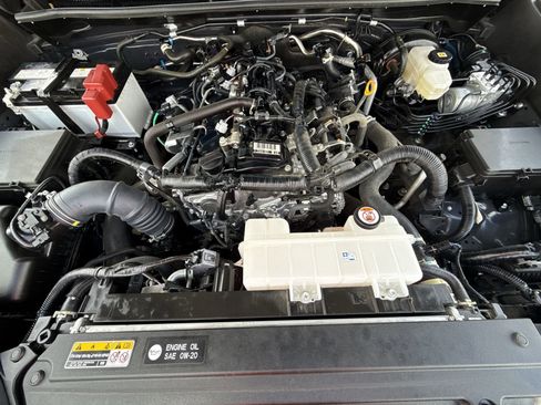 Certified 2025 Toyota 4Runner TRD Off-Road Premium AWD/4WD image 17