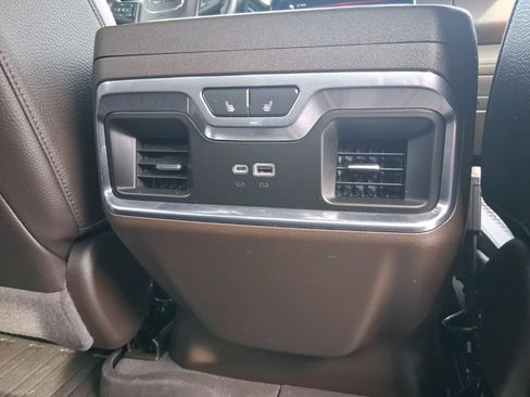 Used 2024 GMC Sierra 2500 Denali w/ Denali Reserve Package AWD/4WD image 19