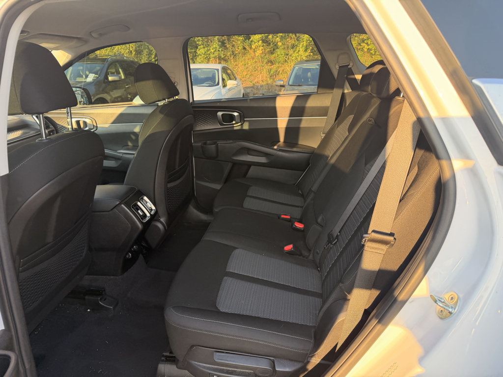 Used 2022 Kia Sorento LX FWD image 7