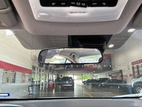 Used 2025 Nissan Versa SV FWD image 17