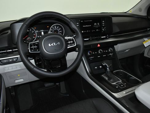 Certified 2024 Kia Carnival LX image 7