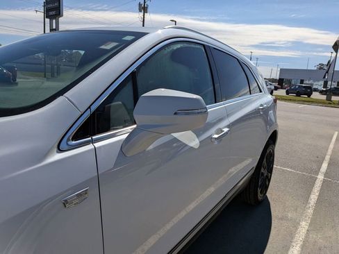 Used 2022 Cadillac XT5 Premium Luxury w/ LPO, ONYX Package image 4