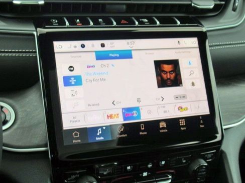 New 2025 Jeep Grand Cherokee Limited w/ Luxury Tech Group II image 18