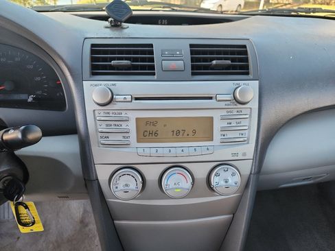 Used 2010 Toyota Camry SE image 18