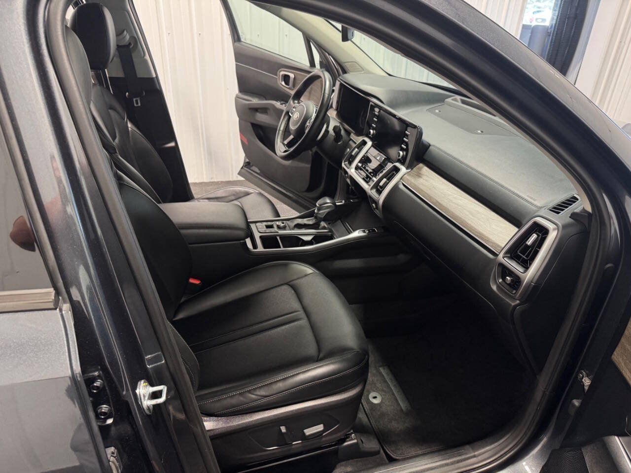 Used 2021 Kia Sorento EX AWD/4WD image 22