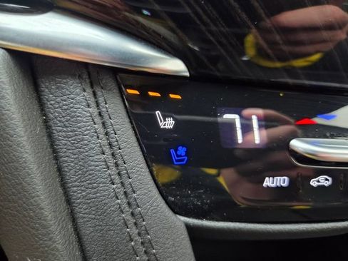 Used 2024 Cadillac XT6 Premium Luxury w/ Technology Package FWD image 37