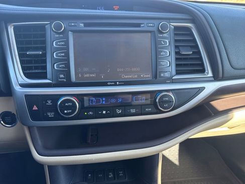 Used 2015 Toyota Highlander Limited image 26