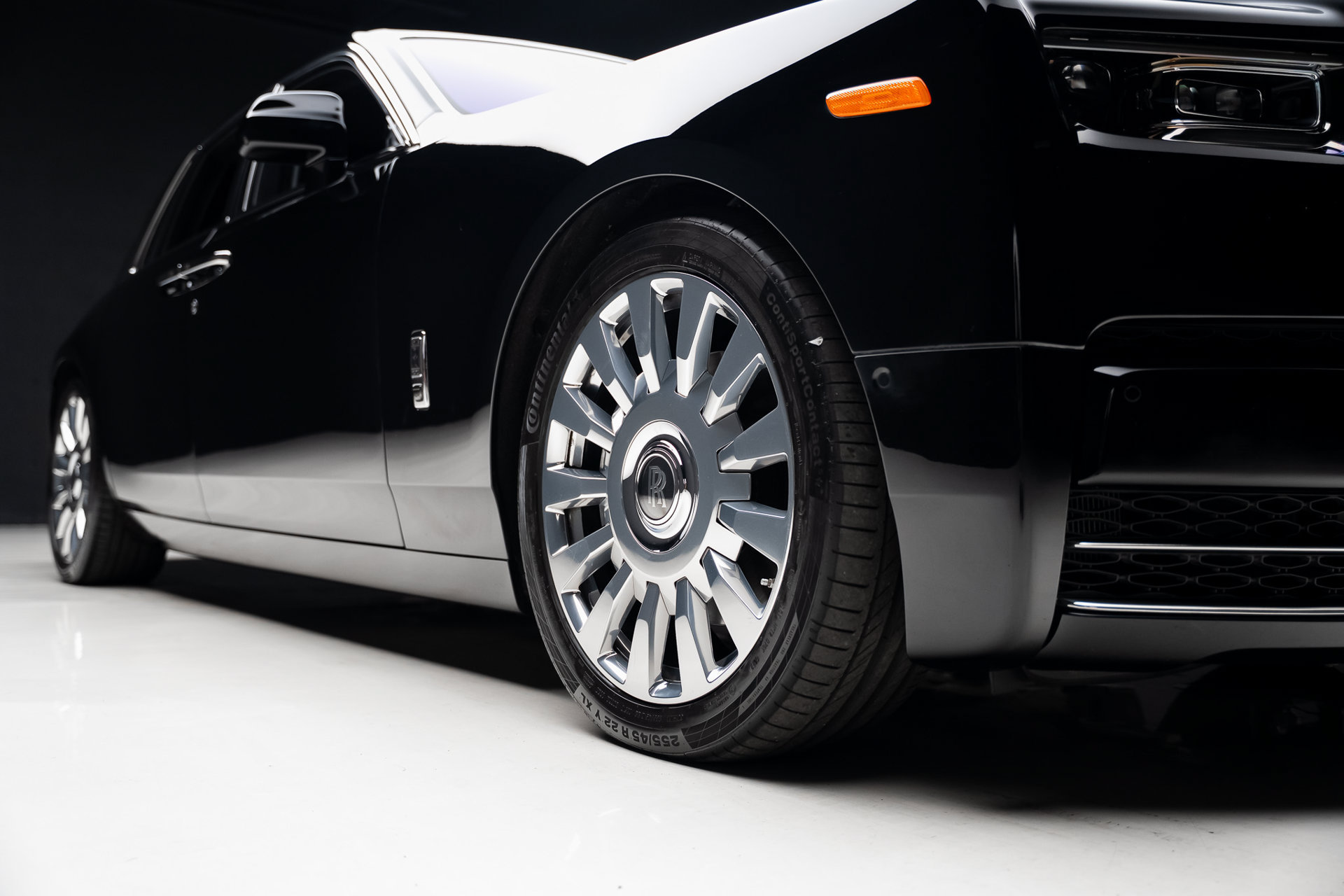 Used 2023 Rolls-Royce Phantom Sedan w/ The Phantom Package RWD image 82