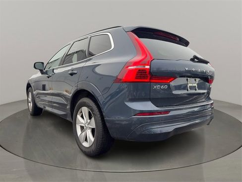 Used 2022 Volvo XC60 B5 Momentum image 5