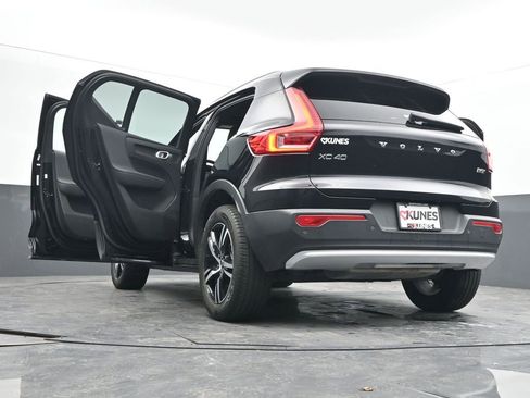 Used 2025 Volvo XC40 B5 Core AWD/4WD image 54